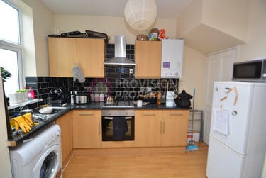 2 bed house, Harold Mount, Hyde Park, Leeds, LS61PW - Image 2