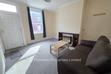 2 bed house, Harold View, Hyde Park, Leeds, LS61PP - Image 2