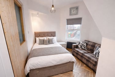 1 bed studio, Cardigan Road, Burley, Leeds, LS61QL - Image 2