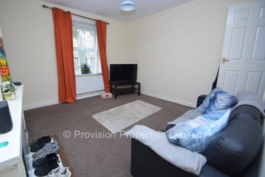 2 bed house, Moorland Avenue, Hyde Park, Leeds, LS61AP - Image 2