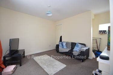 2 bed house, Moorland Avenue, Hyde Park, Leeds, LS61AP - Image 1