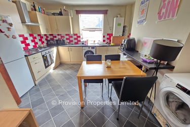 5 bed house, Harold Street, Hyde Park, Leeds, LS61PL - Image 2