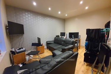 5 bed house, Royal Park Grove, Hyde Park, Leeds, LS61HQ - Image 1