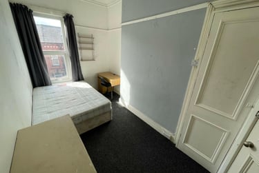 6 bed house, Regent Park Terrace, Rampart Road, Leeds, LS62AX - Image 3