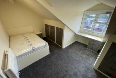 6 bed house, Regent Park Terrace, Rampart Road, Leeds, LS62AX - Image 2