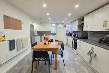 6 bed house, Cardigan Lane, Burley, Leeds, LS42LN - Image 1