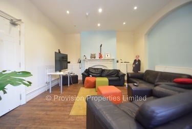 12 bed house, Grosvenor Road, Rampart Road, Leeds, LS62DZ - Image 1