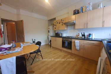 4 bed house, Walmsley Road, Burley, Leeds, LS61NG - Image 4