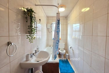 4 bed house, Welton Place, Hyde Park, Leeds, LS61EW - Image 4