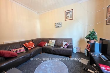 4 bed house, Welton Place, Hyde Park, Leeds, LS61EW - Image 3