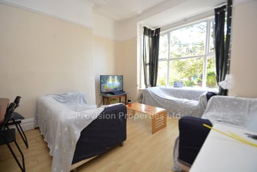 8 bed house, Ash Grove, Hyde Park, Leeds, LS61AX - Image 2