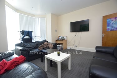 6 bed house, Ebor Place, Hyde Park, Leeds, LS61NR - Image 1