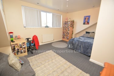 6 bed house, Ebor Place, Hyde Park, Leeds, LS61NR - Image 2