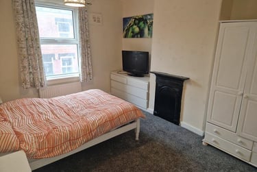 2 bed house, Harold Mount, Hyde Park, Leeds, LS61PW - Image 3
