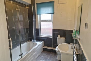 2 bed house, Harold Mount, Hyde Park, Leeds, LS61PW - Image 2