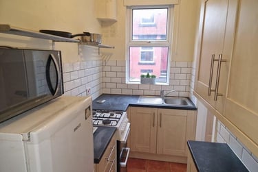 2 bed house, Harold Mount, Hyde Park, Leeds, LS61PW - Image 4