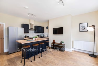 4 bed flat, Kelso Road, Woodhouse, Leeds, LS29PR - Image 1