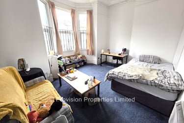 1 bed flat, Regent Terrace, Hyde Park, Leeds, LS61NP - Image 1