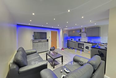 4 bed flat, Cliff Road, Rampart Road, Leeds, LS62EX - Image 2