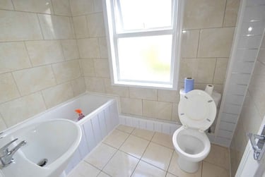 4 bed house, Beechwood Crescent, Burley, Leeds, LS42LL - Image 8