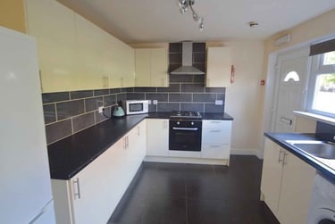 4 bed house, Beechwood Crescent, Burley, Leeds, LS42LL - Image 3