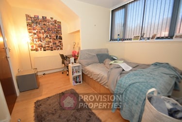 5 bed house, Cliff Mount Terrace, Rampart Road, Leeds, LS62HR - Image 9