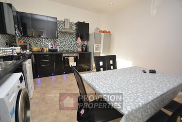 5 bed house, Cliff Mount Terrace, Rampart Road, Leeds, LS62HR - Image 4