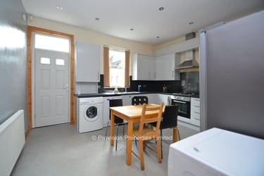 6 bed house, Woodsley Road, Hyde Park, Leeds, LS31DU - Image 4