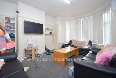 7 bed house, St Michaels Villas, Headingley, Leeds, LS63AF - Image 1