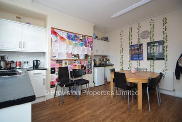 7 bed house, The Village Street, Burley, Leeds, LS42PR - Image 7