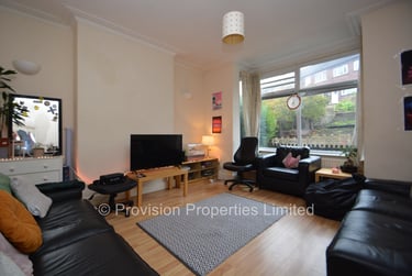 7 bed house, The Village Street, Burley, Leeds, LS42PR - Image 1