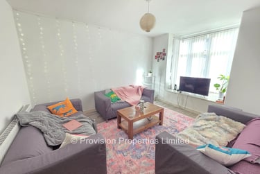 6 bed house, Norwood Place, Hyde Park, Leeds, LS61DY - Image 1