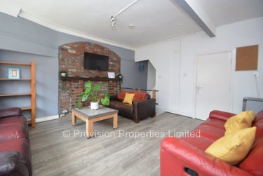 8 bed house, Manor Drive, Hyde Park, Leeds, LS61DD - Image 1