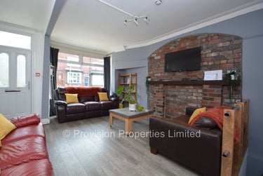 8 bed house, Manor Drive, Hyde Park, Leeds, LS61DD - Image 2