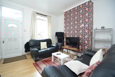 4 bed house, Harold Grove, Burley, Leeds, LS61LB - Image 1