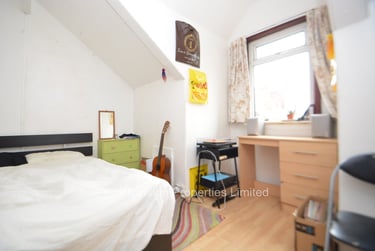 4 bed house, Harold Grove, Burley, Leeds, LS61LB - Image 8