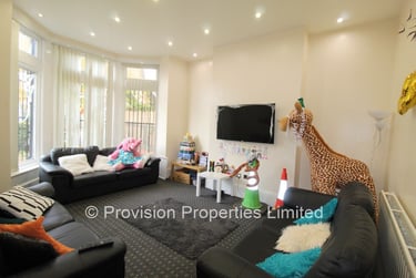 9 bed house, Kirkstall Lane, Headingley, Leeds, LS63DP - Image 1