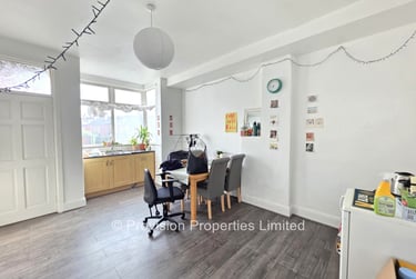 2 bed house, Beechwood View, Burley, Leeds, LS42LP - Image 3