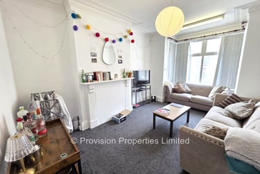 2 bed house, Beechwood View, Burley, Leeds, LS42LP - Image 1