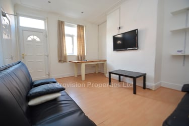 6 bed house, Welton Mount, Hyde Park, Leeds, LS61ET - Image 5