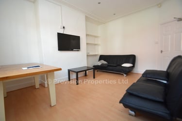 6 bed house, Welton Mount, Hyde Park, Leeds, LS61ET - Image 1