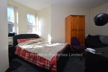 2 bed house, Hill Top Street, Hyde Park, Leeds, LS61NW - Image 4