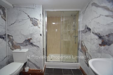 7 bed house, Manor Drive, Hyde Park, Leeds, LS61DD - Image 2