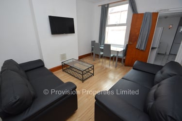 7 bed house, Manor Drive, Hyde Park, Leeds, LS61DD - Image 1