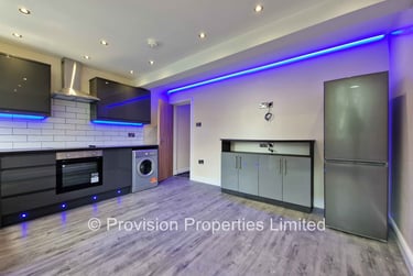 3 bed flat, Cliff Road, Rampart Road, Leeds, LS62ET - Image 1