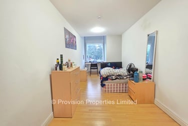 4 bed flat, Cardigan Road, Burley, Leeds, LS61EB - Image 1