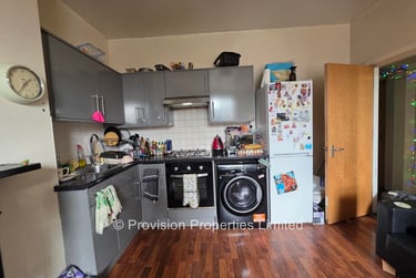 3 bed flat, Regent Park Terrace, Rampart Road, Leeds, LS62AX - Image 2
