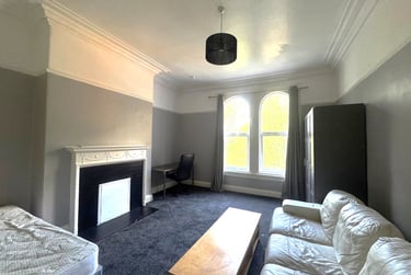 1 bed flat, Moorland Road, Hyde Park, Leeds, LS61AL - Image 1