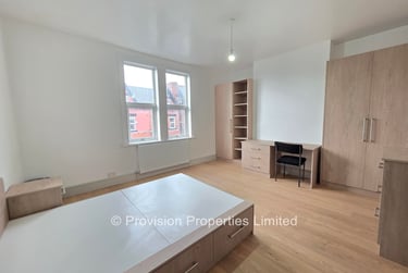 7 bed house, Manor Drive, Hyde Park, Leeds, LS61DD - Image 3