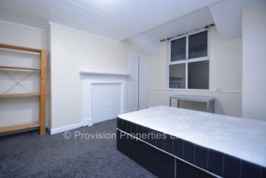 2 bed flat, Cliff Road, Rampart Road, Leeds, LS62EX - Image 2